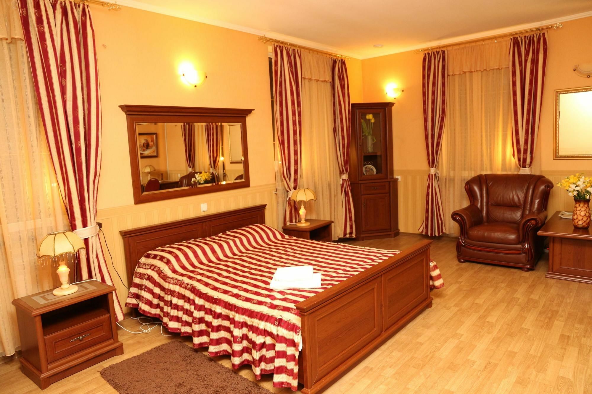 Korona Hotel Boryspil Exterior photo